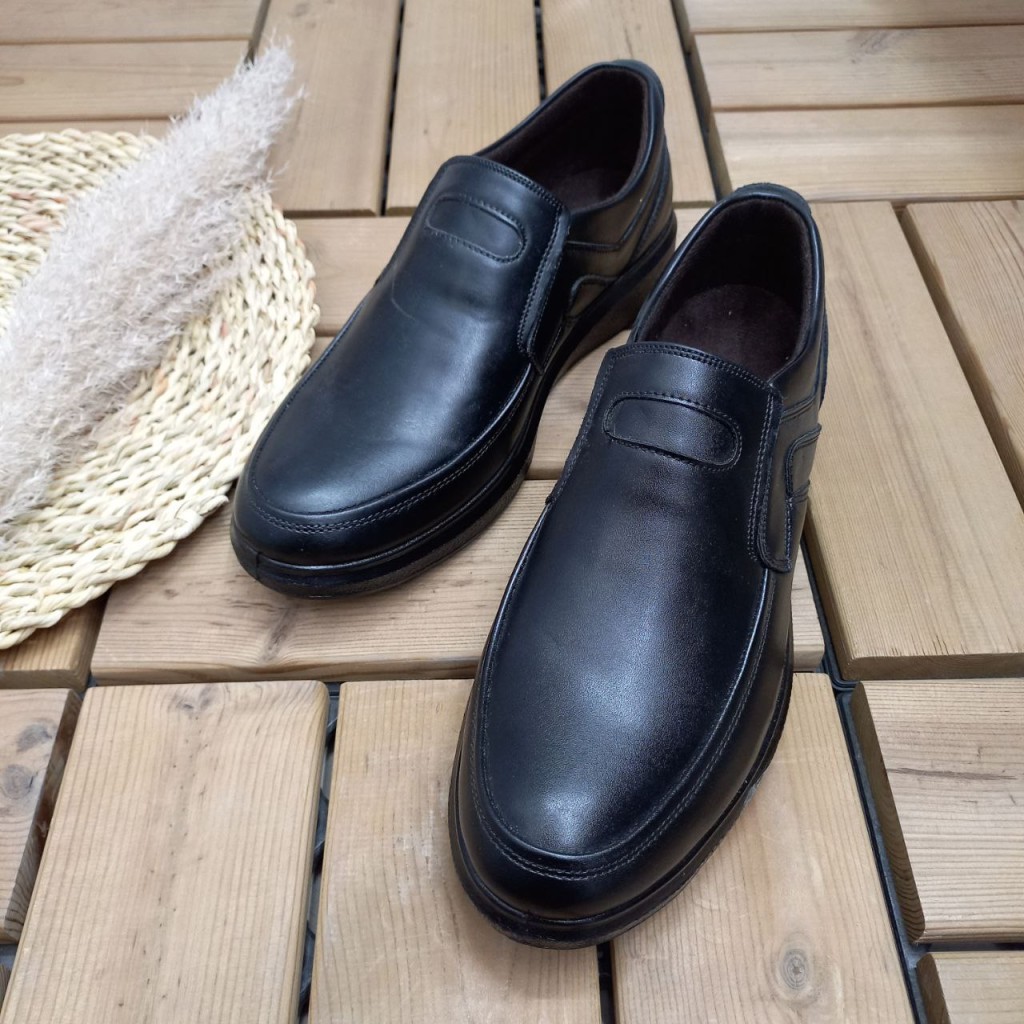 حراج استثنایی کفش  مردانه پسرانه مدل اسکیچرز با کیفیت بالا  رنگ مشکی تمام  با ارسال رایگان کد 3608