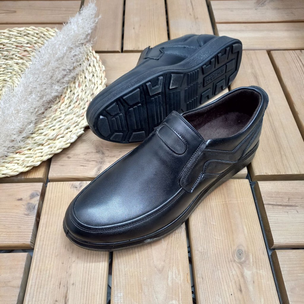 حراج استثنایی کفش  مردانه پسرانه مدل اسکیچرز با کیفیت بالا  رنگ مشکی تمام  با ارسال رایگان کد 3608