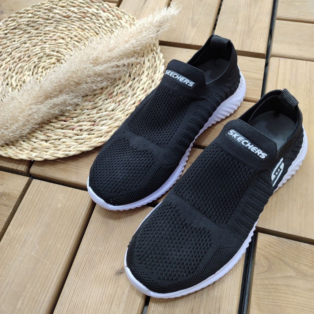 کفش کتونی اسپرت مردانه پسرانه مدل اسکیچرز  نرم و با کیفیت  رنگ مشکی مشکی زیره سفید با ارسال رایگان 3198