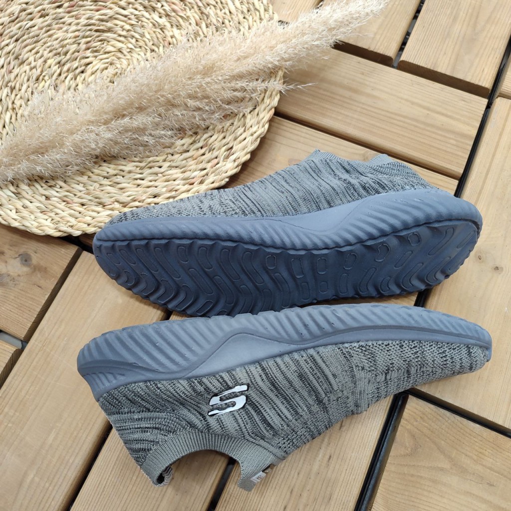 کفش کتونی اسپرت مردانه پسرانه مدل اسکیچرز  نرم و با کیفیت  رنگ مشکی مشکی زیره سفید با ارسال رایگان 3198