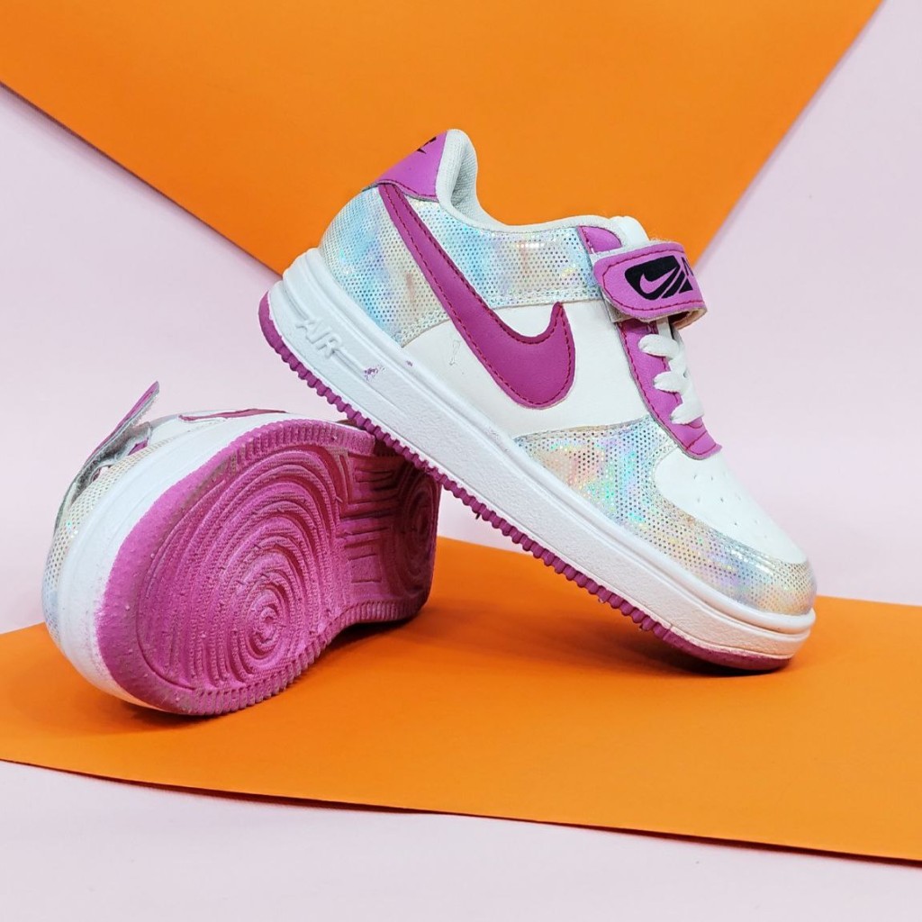 حراج فوق العاده کفش کتونی اسپرت بچگانه مدل فیلا سبک و راحت مشکی سفید با ارسال رایگان