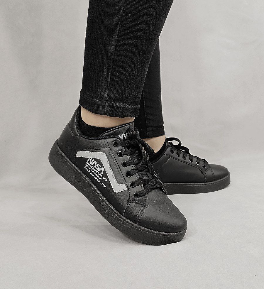 حراج استثنایی کفش کتونی دخترانه مدل ونس ناسا مناسب برای خوش سلیقه ها مشکی سفید با ارسال رایگان