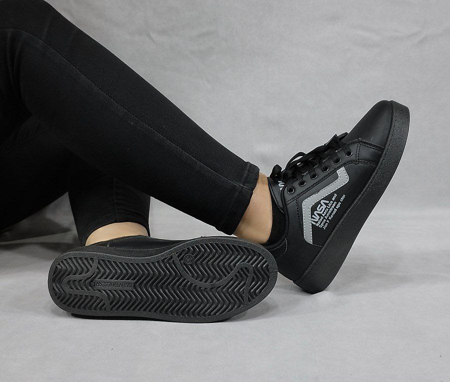 حراج استثنایی کفش کتونی دخترانه مدل ونس ناسا مناسب برای خوش سلیقه ها مشکی سفید با ارسال رایگان