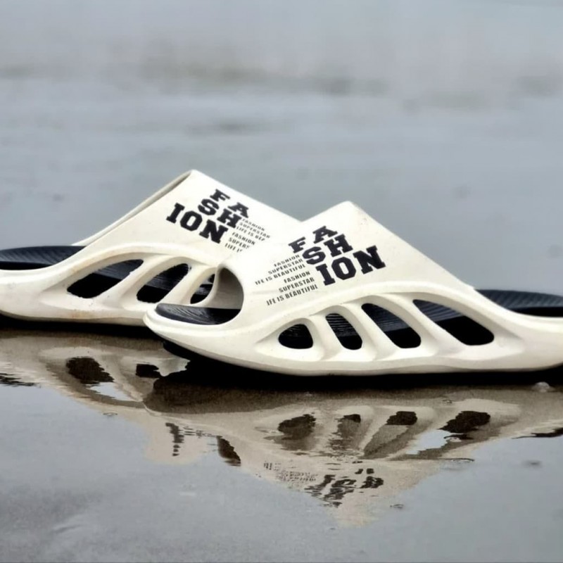 حراج شگفت انگیز  دمپایی مردانه و پسرانه  مدل آمازون خاص و مدرن رنگ سفید مشکی با ارسال رایگان