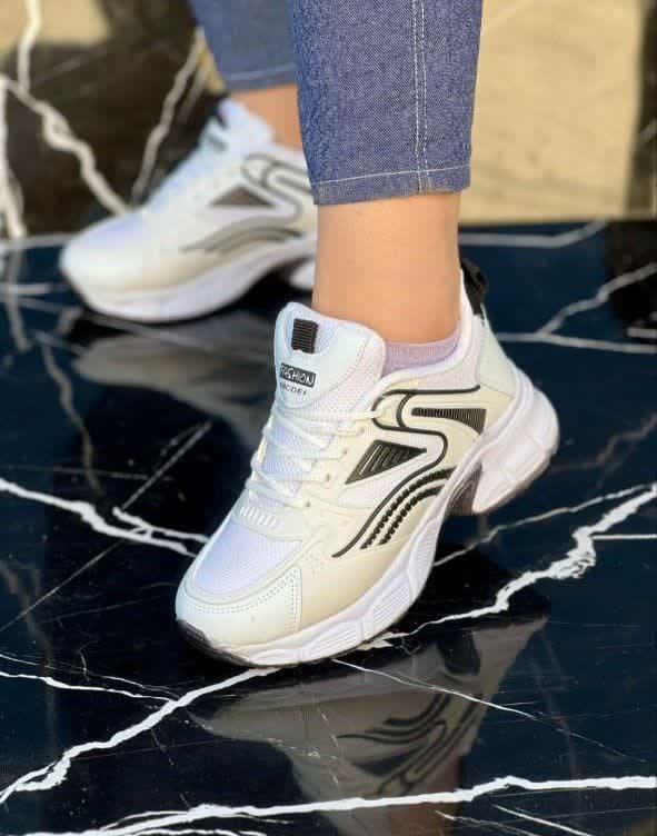 فروش جذاب کفش اسپرت دخترانه زنانه مدل ABCDE  خاص و خوشگل  رنگ سفیدمشکی  با ارسال رایگان