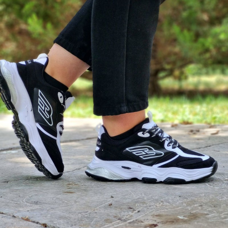 حراج واقعی کفش کتونی اسپرت زنانه و دخترانه مدل بالنسیاگا رنگ مشکی سفید یه کار جدید و مناسب برای باشگاه با ارسال رایگان