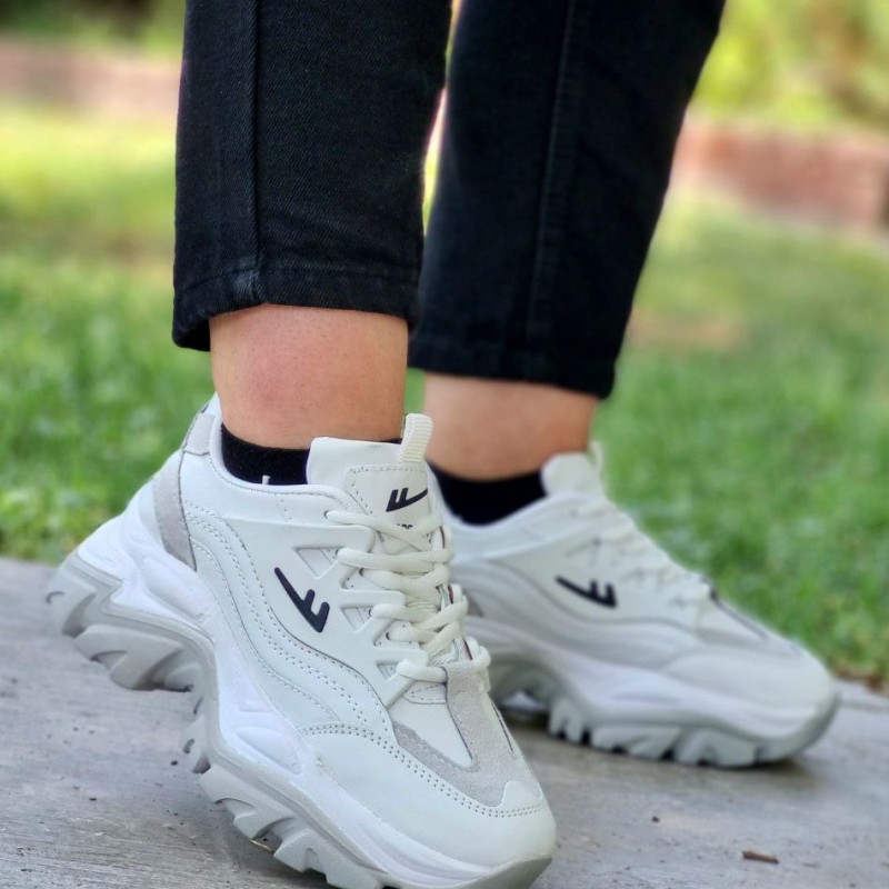 حراج فوقالعاده کفش کتونی اسپرت  زنانه و دخترانه مدل یاموتا رنگ سفید طوسی زیره پیو یه کار جدید و لژدار با ارسال رایگان