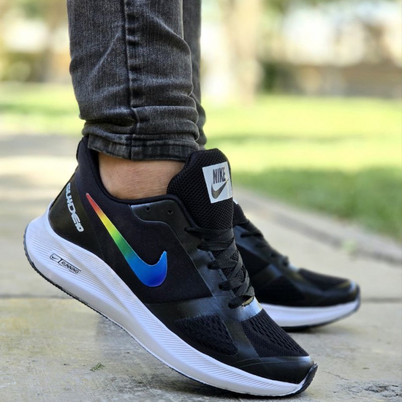 حراج شگفت انگیز کفش کتونی اسپرت مردانه و پسرانه مدل نایک  رنگ مشکی نایک هفت رنگ یه کار فوق العاده  زیبا با ارسال رایگان