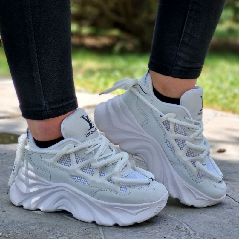 فروش ویژه کفش کتونی اسپرت زنانه و دخترانه  مدل لوییس ویلتون رنگ فید تمام فوق العاده خوشپا و زیبا با ارسال رایگان