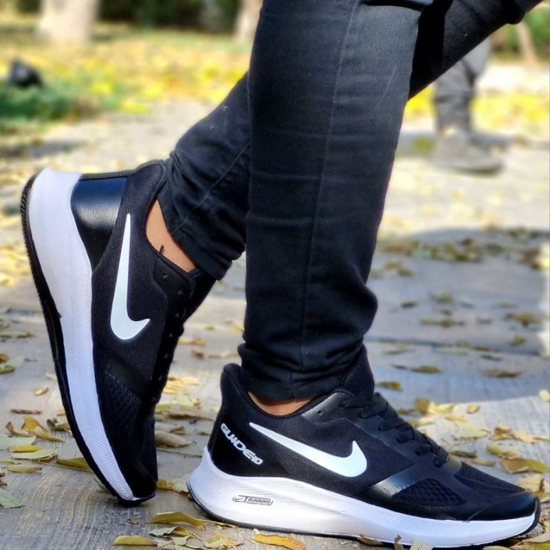 تخفیف فوق العاده  کفش کتونی اسپرت مردانه و پسرانه مدل نایک رنگ مشکی سفید زیره پیو مناسب برای باشگاه  با ارسال رایگان