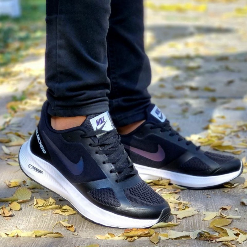 فروش شگفت انگیز کفش کتونی اسپرت مردانه و پسرانه مدل نایک  رنگ مشکی نایک هولوگرامی زیره سفید فوق العاده راحت  با ارسال رایگان