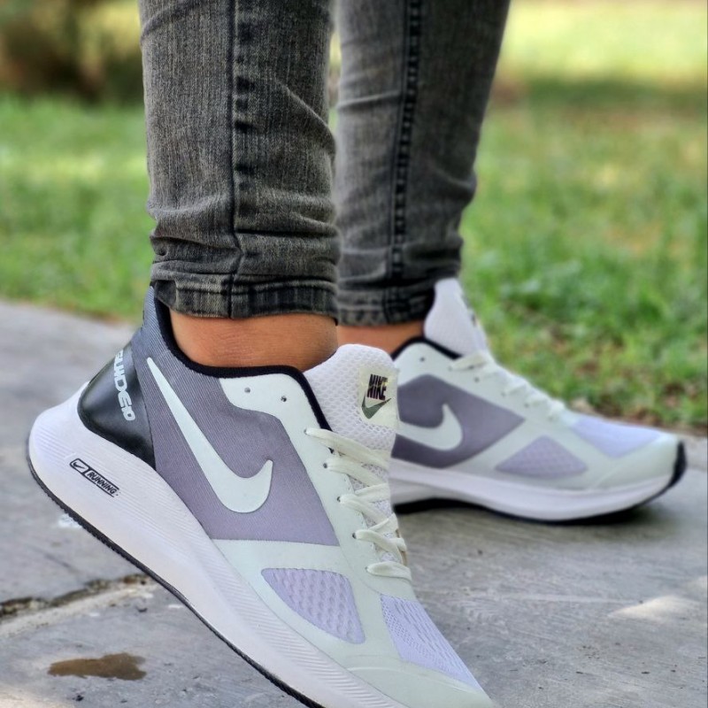 حراج جدید ترین کفش کتونی اسپرت مردانه و پسرانه مدل نایک رنگ سفید طوسی فوق العاده شیک  و راحت با ارسال  رایگان