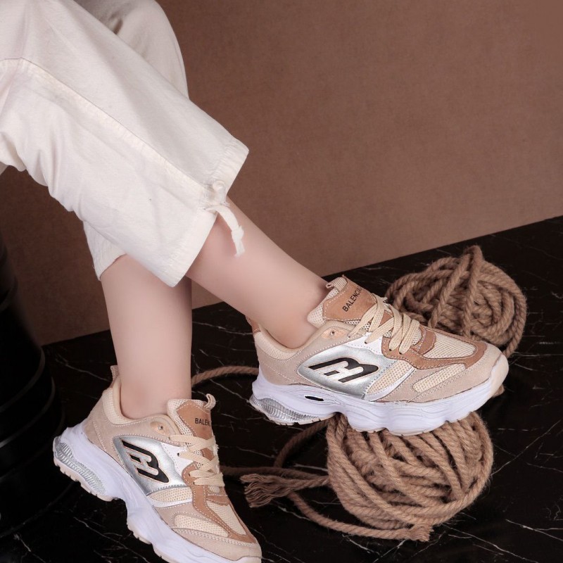 فروش هیجان انگیز کفش کتونی اسپرت زنانه و دخترانه مدل بالنسیاگا رنگ کرمی فوق العاده شیک و خاص با ارسال رایگان