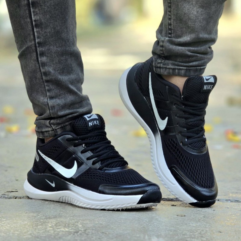 حراج فوق العاده کفش کتونی اسپرت مردانه و پسرانه مدل نایک رنگ مشکی سفید  مناسب پیاده روی  با ارسال رایگان