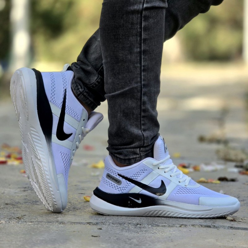 تخفیف باورنکردنی کفش کتونی اسپرت مردانه و پسرانه مدل نایک رنگ سفید مشکی زیره پیو مناسب کار های روزمره با ارسال رایگان