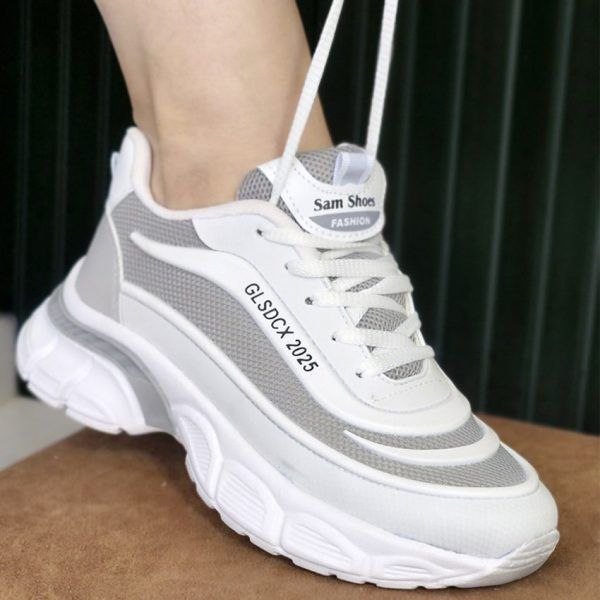 تخفیف بی نظیر این هفته کفش اسپرت زنانه دخترانه  مدل فشیون پروانه‌ای شیک و جدید رنگ سفید طوسی باارسال رایگان