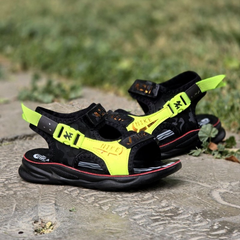 حراج جذاب صندل چسبی طبی بچگانه  پسرانه مدل نایک پرفروش و خاص  رنگ  سبز مشکی  با ارسال رایگان