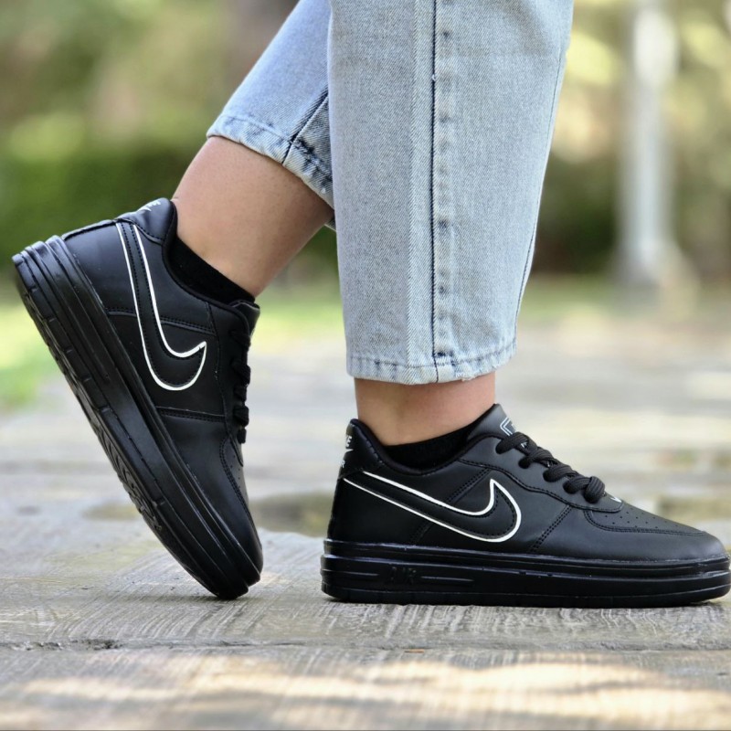 حراجیییی کفش کتونی اسپرت ونس دخترونه مدل نایکی یه مدل جذاب و دلبر رنگ مشکی  باارسال رایگان