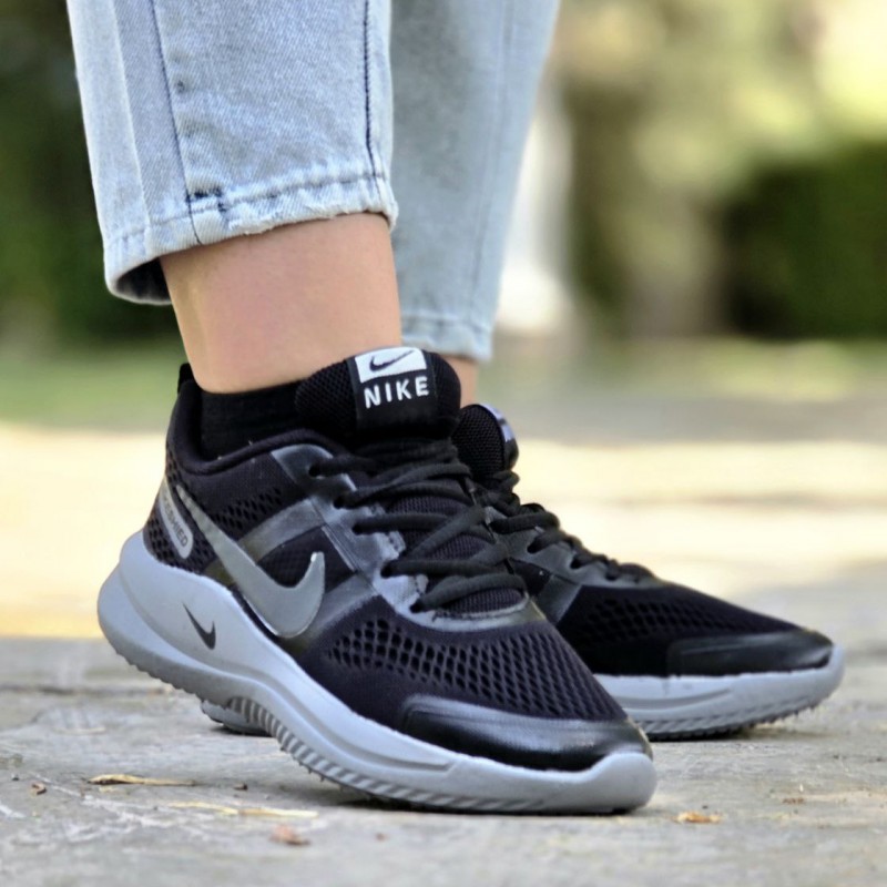 فروش بسیار عالی  کفش کتونی اسپرت نایک گام لند زنانه و مردانه  سبک نرم و راحت رنگ مشکی طوسی با ارسال رایگان