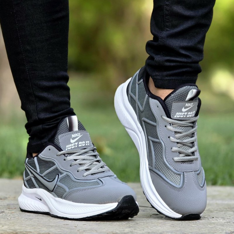 فروش فوق العاده  کفش اسپرت مردانه و پسرانه مدل نایک یه مدل بسیار شیک رنگ طوسی مشکی با ارسال رایگان