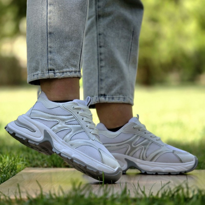 حراج شگفت انگیز  کفش کتونی اسپرت زنانه و دخترانه  مدل مکس رنگ سفید و نقره ای پرفروش وخاص با ارسال رایگان