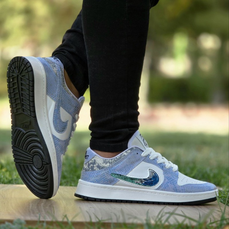 حراااج ویژه کفش کتونی اسپرت نایک دراگون  زنانه و مردانه زیبا و پرفروش رنگ آبی سفید  با ارسال رایگان