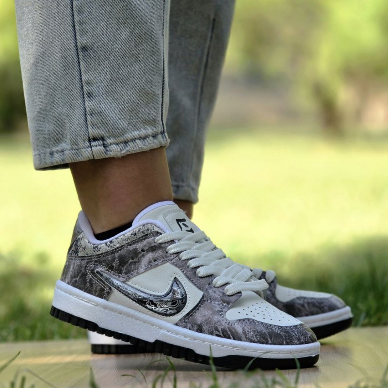 تخفیف عالی و ویژه کفش کتونی اسپرت نایک دراگون  زنانه و مردانه مدرن و خاص رنگ طوسی سفید  با ارسال رایگان