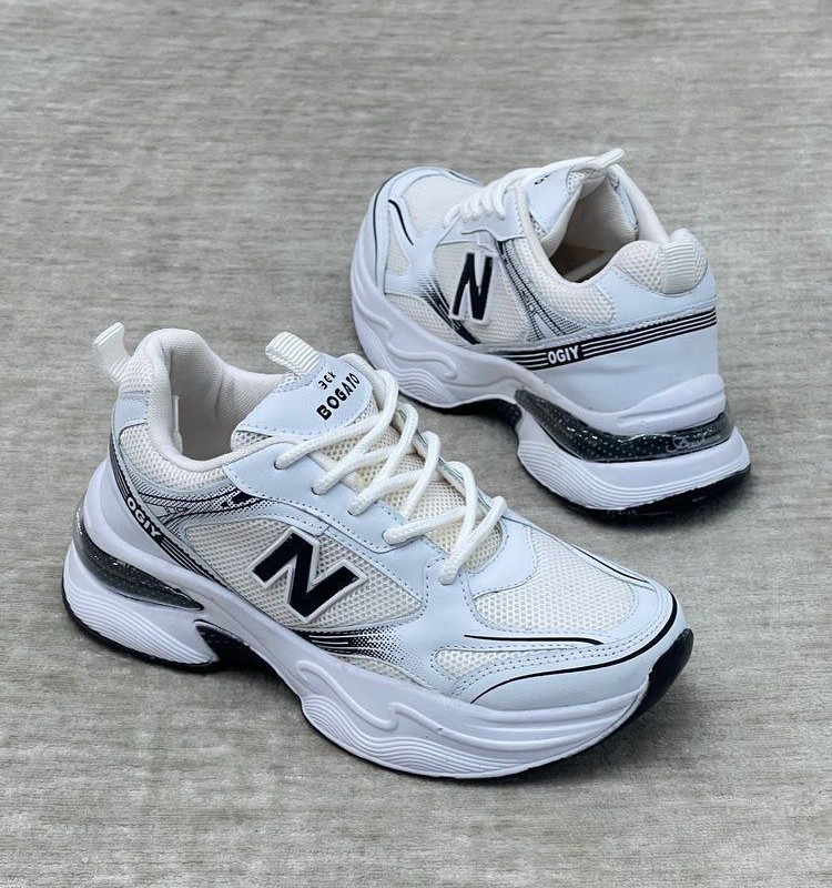 حراج جذاب کفش اسپرت دخترانه زنانه مدل نیوبالانس  طرح کپسولی بادوام  و خاص رنگ سفید مشکی با ارسال رایگان