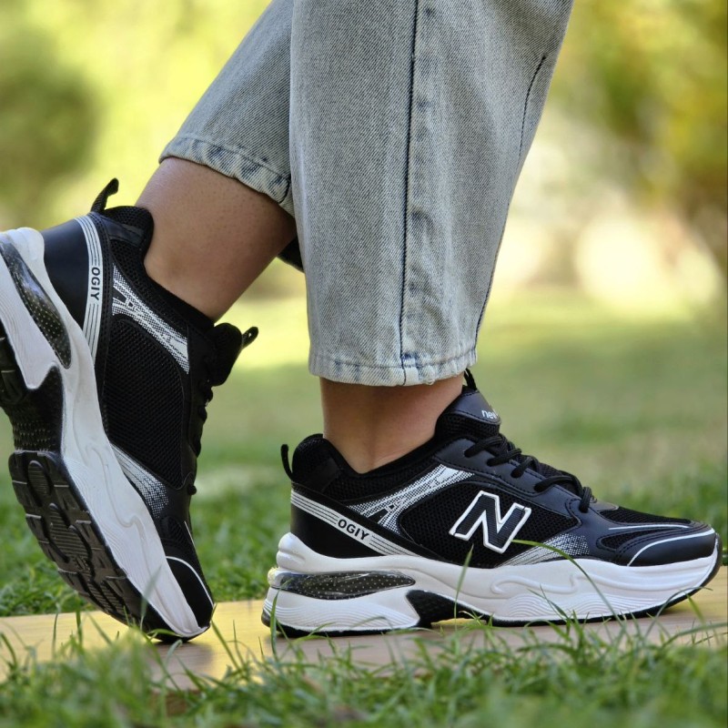 فروش فوق العاده کفش اسپرت دخترانه زنانه مدل نیوبالانس  طرح کپسولی شیک و پرفروش رنگ مشکی زیره سفیدبا ارسال رایگان