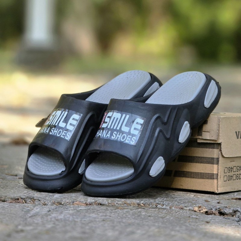 حراج تکرار نشدنی  دمپایی صندل  پسرانه و مردانه مدل  فشیون طرح smile سبک وزن و جدید  رنگ مشکی طوسی  با ارسال رایگان