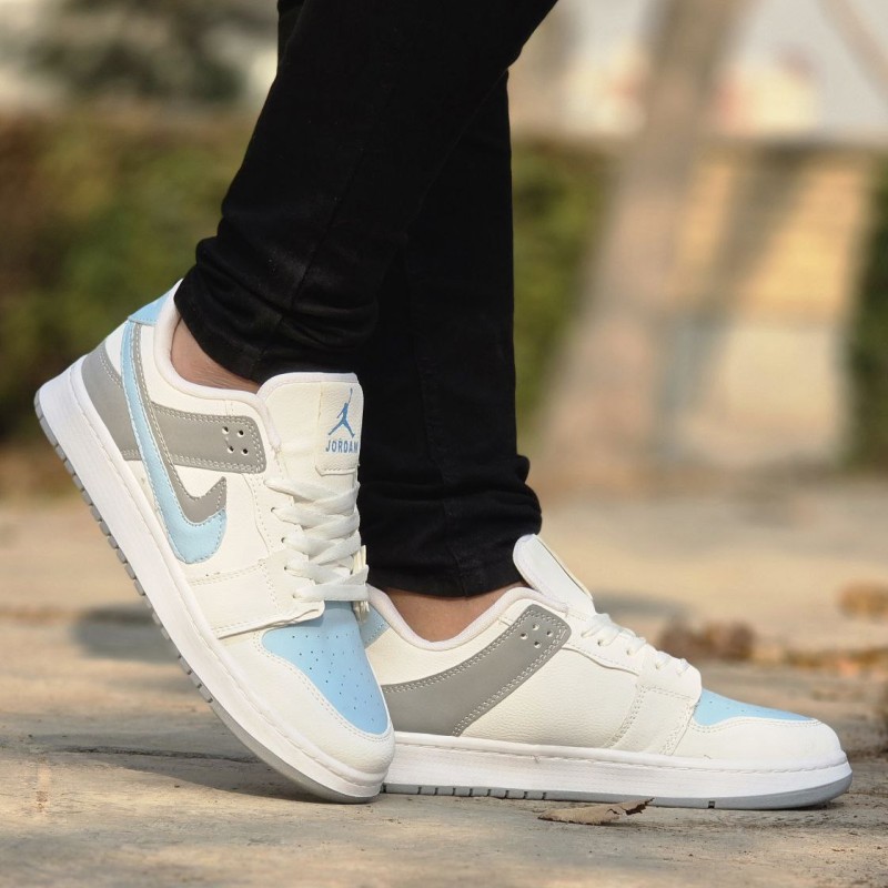 حراج فوق العاده کفش  کتونی اسپرت مردانه پسرانه  مدل جردن دونایک (Nike Jordan) نرم و راحت رنگ سفید آبی طوسی باارسال رایگان