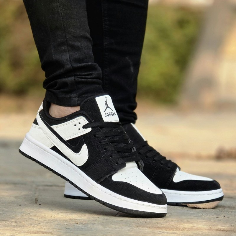 فروش عالی کفش  کتونی اسپرت مردانه پسرانه  مدل جردن دونایک (Nike Jordan)شیک و به روز رنگ مشکی سفید  باارسال رایگان