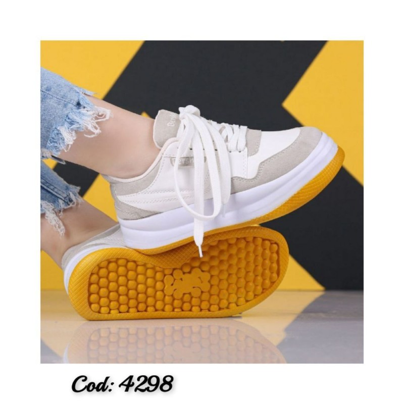 جدیدترین کفش سال اسپرت کتونی زنانه دخترانه  مدل  برشکا شیک و بروزمخصوص دخترای شیک پسند سفید زیره نارنجی  4298