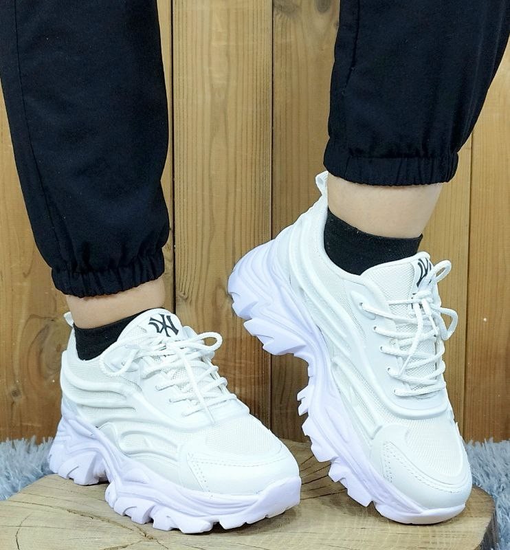 بروز ترین کفش اسپرت کتونی زنانه دخترانه  مدل یاموتا  زیبا  شیک و بروز  رنگ سفید کد 4554