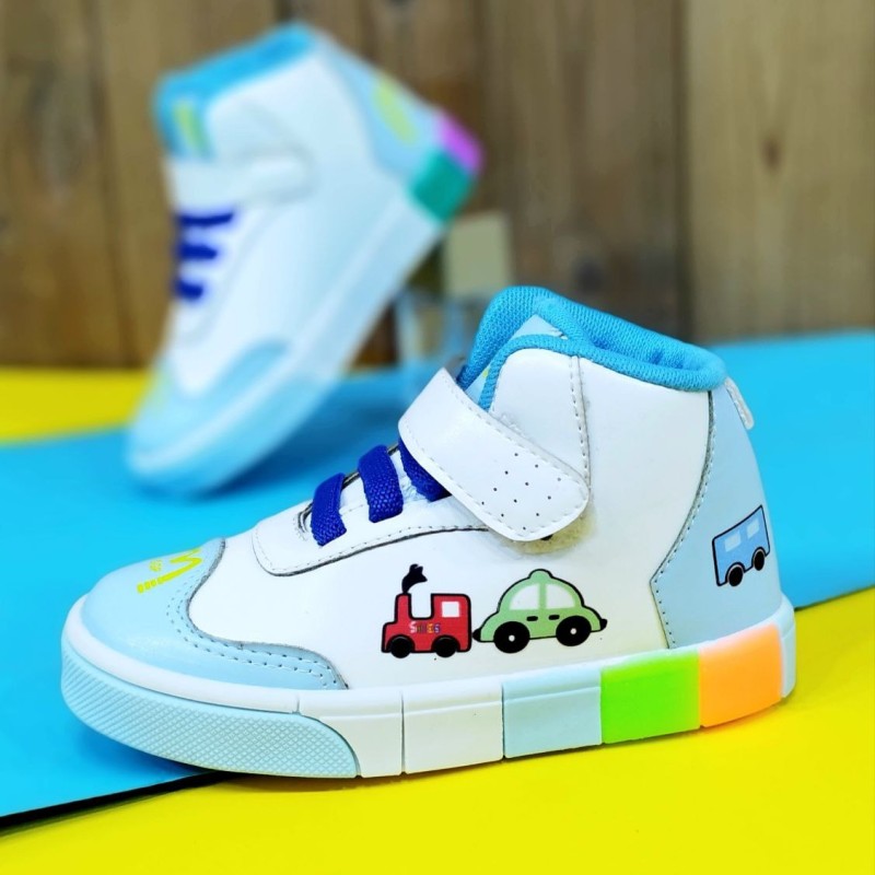 قشنگ ترین کفش  نیم بوت اسپرت بچگانه ترافیک رویه چرمی و طراحی ناز خوشگل 5218