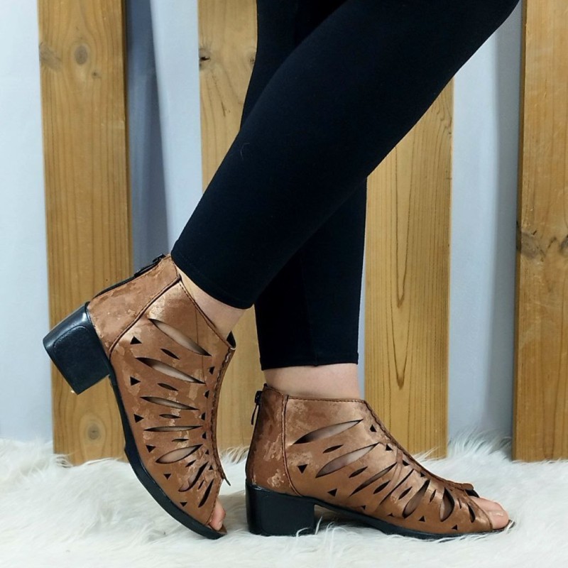 کفش صندل زنانه دخترانه پاشنه دار تابستانه  رویه پتینه فندقی با ازسال رایگان