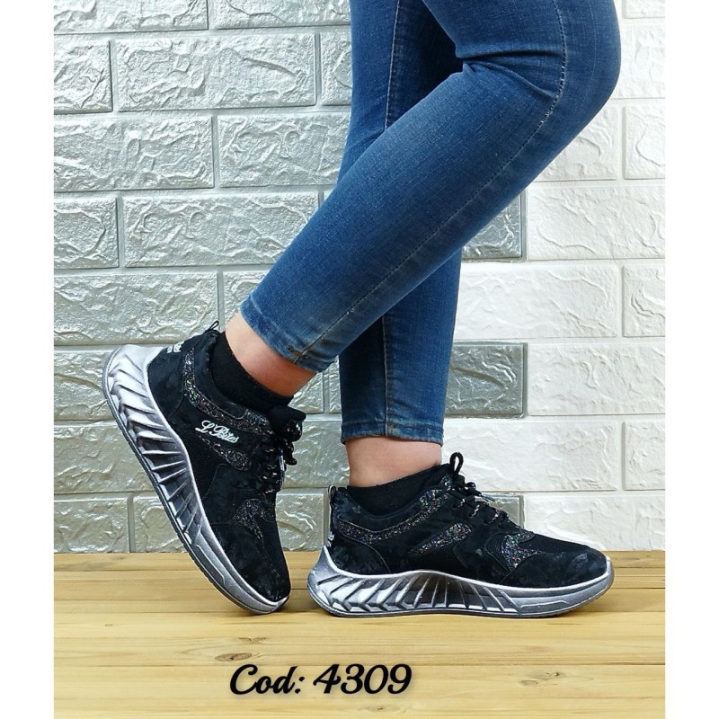 قشنگ ترین کفش کتونی اسپرت زنانه دخترانه مدل رویه اکلیلی شیک مشکی زیره نقره ای 4309