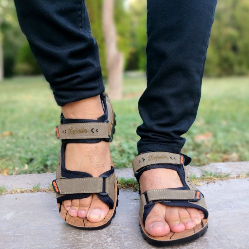 مدلهای جدید صندل های پشت بسته مون هم رسید  یه کار خیلی خفن و راحت در سه رنگ مختلف و جذاااب