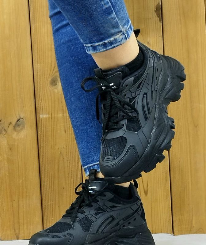 بروز ترین کفش اسپرت کتونی زنانه دخترانه  مدل یاموتا زیباو خفن  ارسال رایگان4567