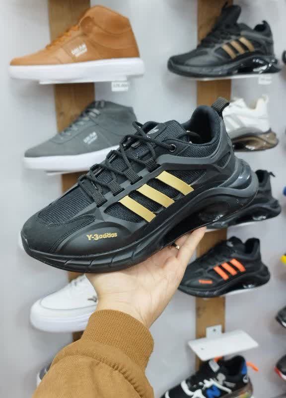 بروزترین کفش اسپرت کتونی  مردانه مدل آدیداس زیره کپسولی  بسیار  زیبا و راحت رنگ مشکی خردلی  کد 3608