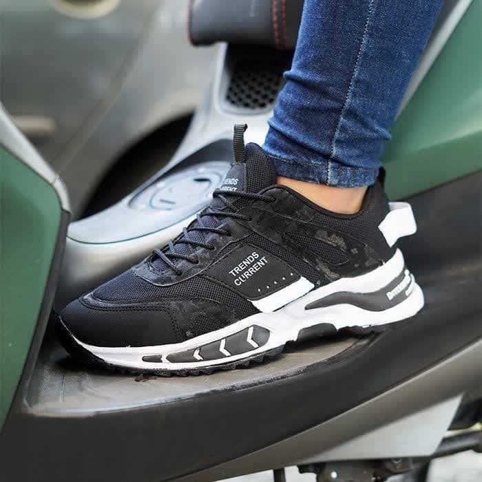 کفش کتونی اسپرت مردانه و پسرانه مدل ترند مشکی سفیدخوش پا و بامقاومت بالا 3640