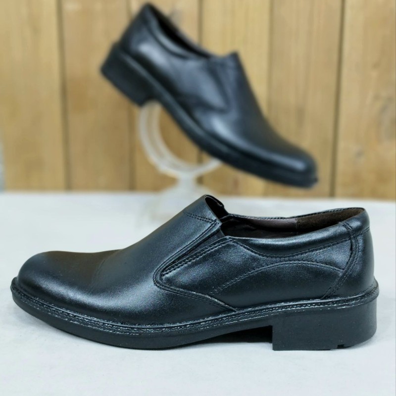 کفش مجلسی اداری مردانه چرم طبیعی پاشنه دار خوش پا و فوق العاده بادوام و راحت مشکی2331