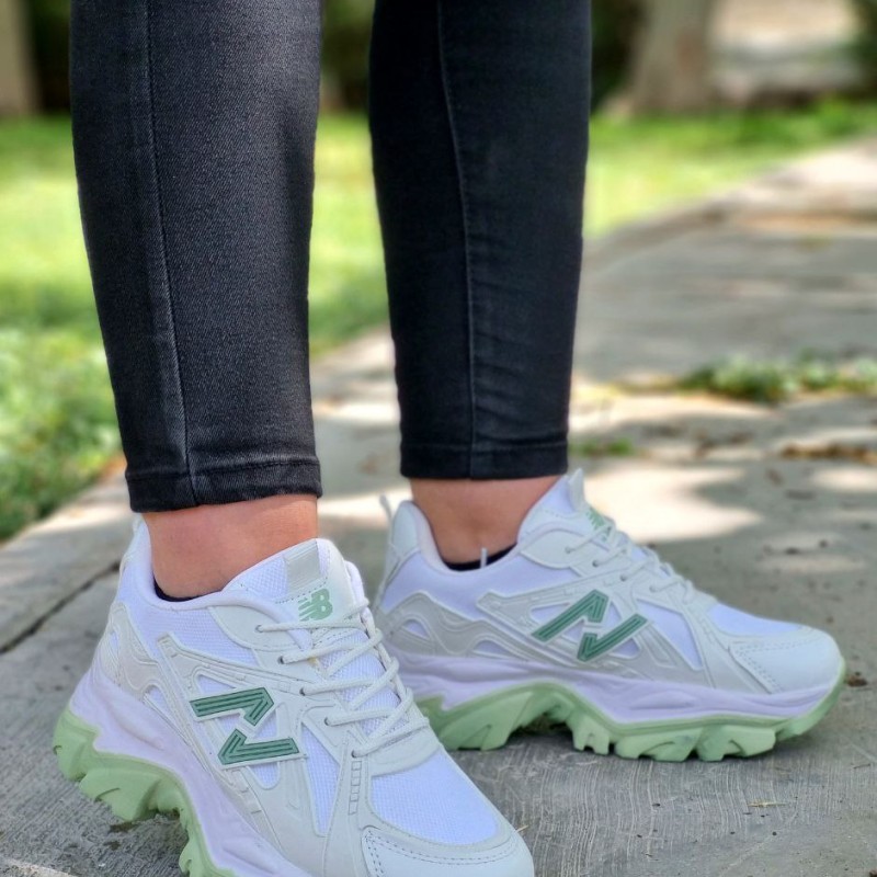 فروش فوق العاده کفش اسپرت زنانه دخترانه مدل نیو بالانس   جدید و پر فروش سفید سبز با ارسال رایگان