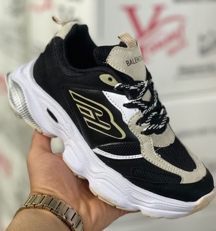 حراج باور نکردنی  کفش اسپرت زنانه دخترانه مدل بالنسیاگا Balenciaga زیره  پیو رنگ مشکی زیره سفید  جدید و زیبا با ارسال رایگان