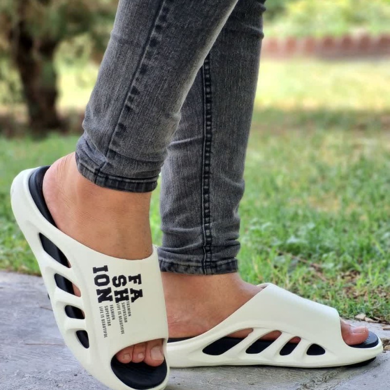 حراج باور نکردنی دمپایی مردانه  مدل آمازونی  راحت و شیک رنگ سفید مشکی جدید و زیبا با ارسال رایگان