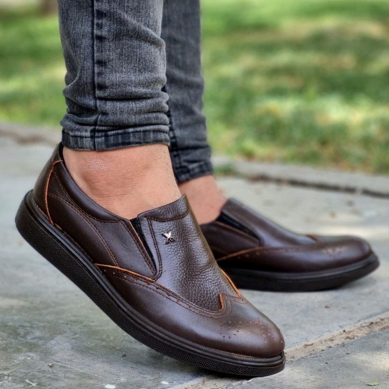 حراج ویژژژژه کفش مجلسی اداری مردانه چرم طبیعی رویه خط دار  زیره پیوسبک رنگ قهوه ای تیره مناسب افراد خاص پسندبا ارسال رایگان