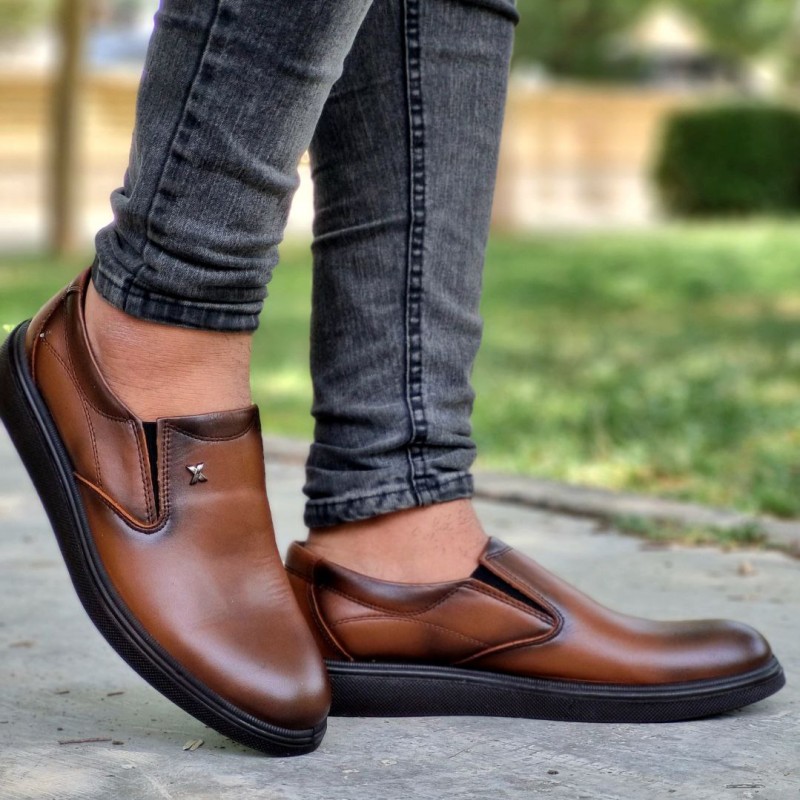 فروش ویژه کفش مجلسی اداری مردانه چرم طبیعی رویه ساده شیک  زیره طبی سبک و راحت رنگ قهوه ای روشن زیبا و جدید با ارسال رایگان