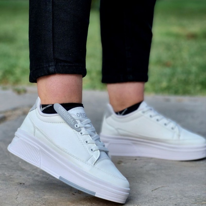 حراج باورنکردنی  کفش اسپرت کتونی  ونس دخترانه و زنانه مدل مالنا زیره پیو طبی راحت رنگ سفید ساده و خاص پسند  با ارسال رایگان