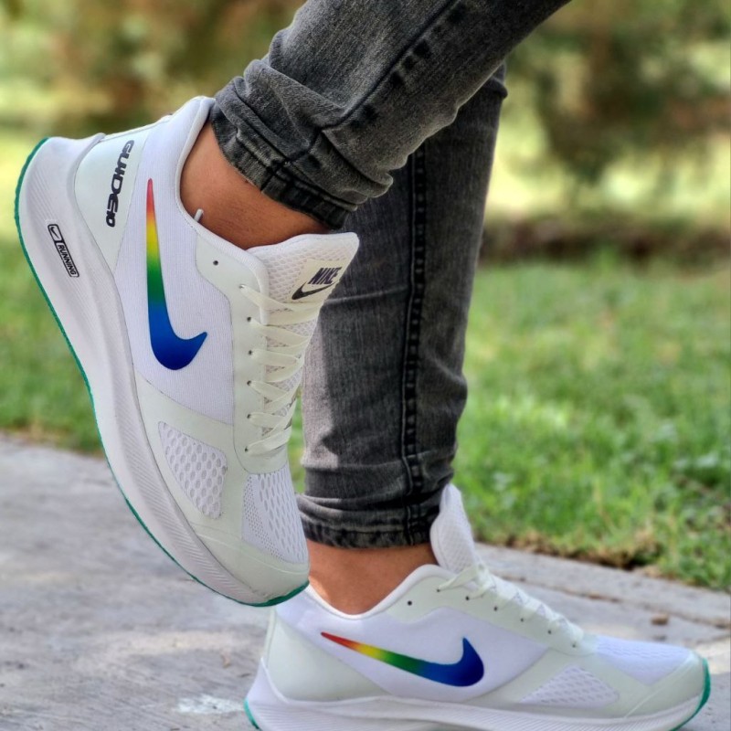 حراج ویژه  کفش اسپرت کتونی  مردانه مدل نایک اسپیسر زیره پیو رنگ سفید نایک رنگی فوق العاده زیبا با ارسال رایگان