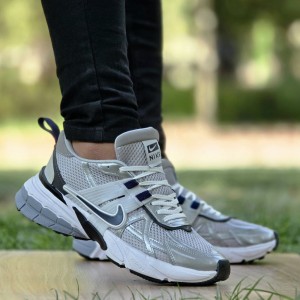 تخفیف ویژه کفش کتونی اسپرت پسرانه مردانه مدل وی تو کی منحصر به فرد و زیبا رنگ مشکی سفیدبا ارسال رایگان